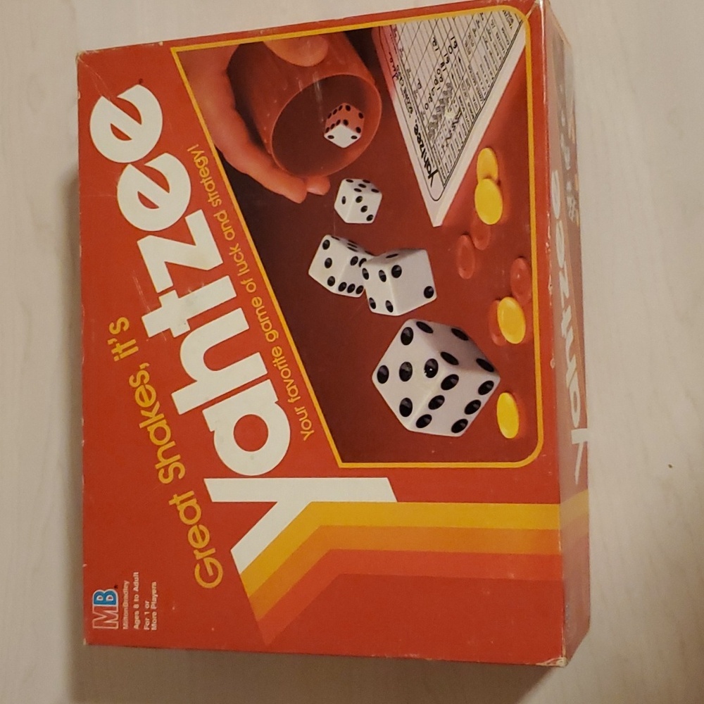 Milton Bradley Great Shakes,it's Yahtzee